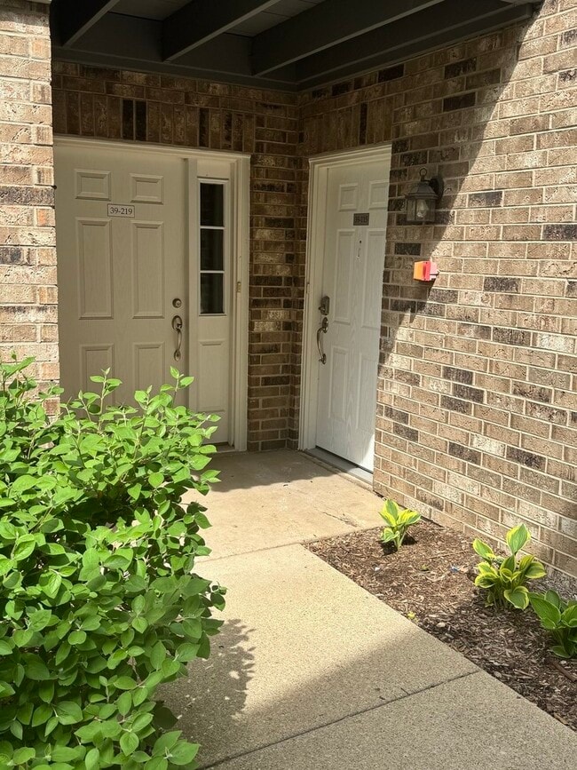 Primary Photo - 39 Foxcroft Rd