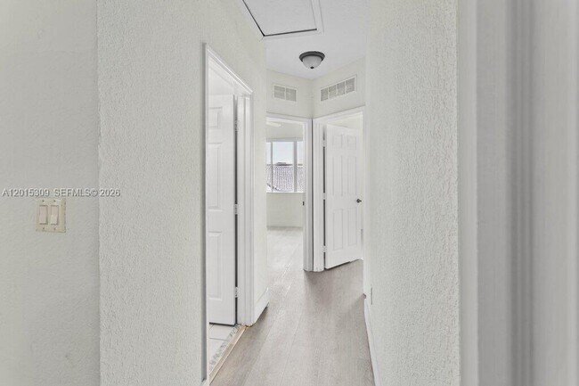 Building Photo - 5090 SW 136th Ave
