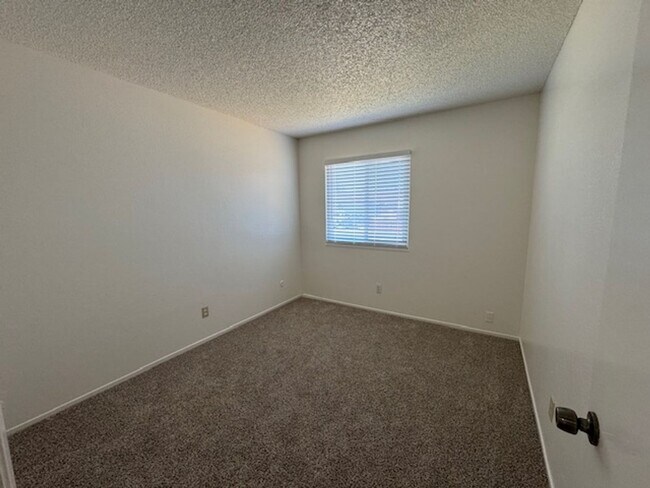 Building Photo - Fully Remodeled 4 Bedroom House Available ...
