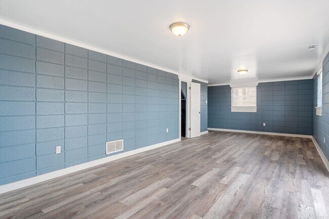 Building Photo - 5708 Alta Vista Dr