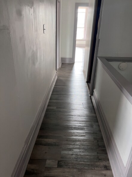 Building Photo - 631 W Market St