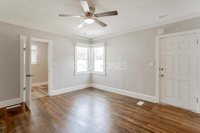Building Photo - Charming 2 Bedroom in Greenville!