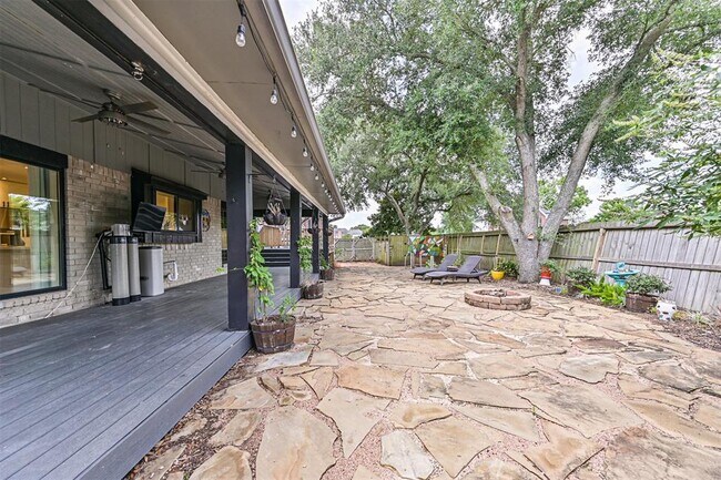 Building Photo - 1801 Vaquero