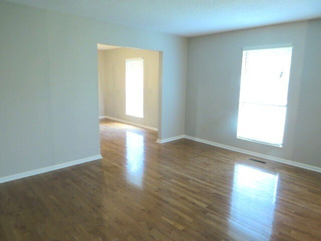 Building Photo - Updated Spacious 3 BR/ 2 BA home in Bluff Park