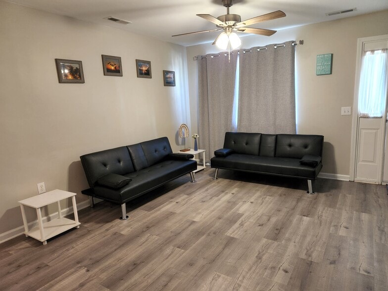 Family Room - 614 3rd Ave S
