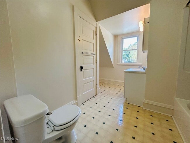 Building Photo - 481 Longmere Dr