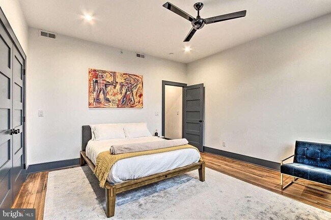 Building Photo - 2128 E Firth St