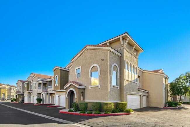 Building Photo - Stylish 2 Bedroom Condo With Community Amenities!