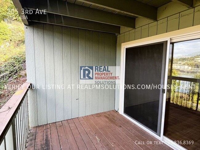 Building Photo - 205 3rd Ave