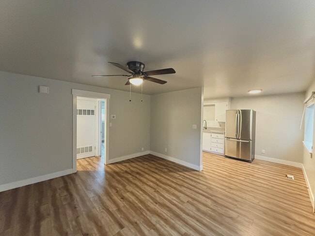 Building Photo - 1 Bedroom Apartment Available February 1st