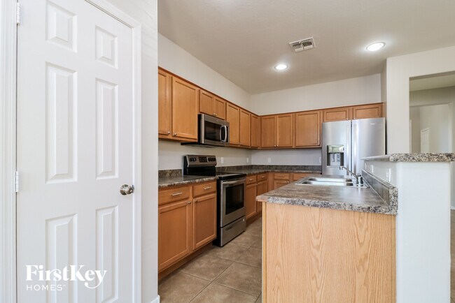Building Photo - 14767 W Poinsettia Dr