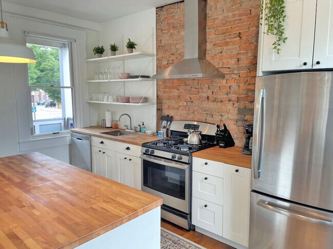 Building Photo - 1806 Republic St