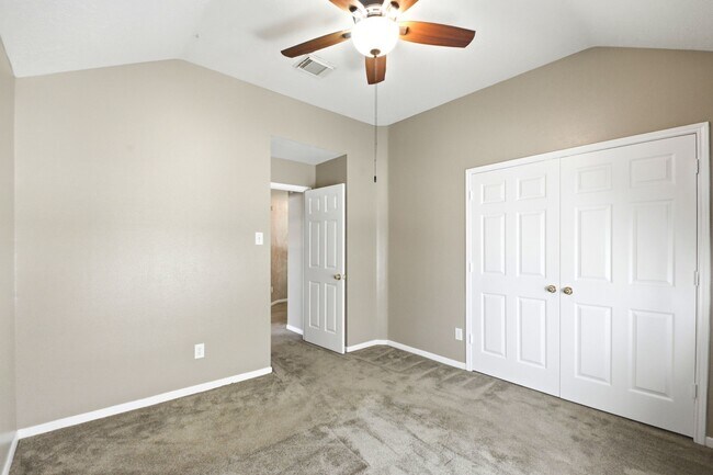 Building Photo - 2718 Honeysuckle Walk