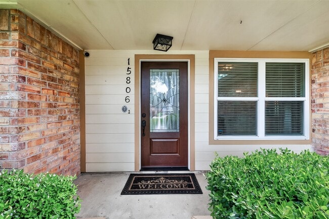 Building Photo - 15806 Pfeiffer Dr