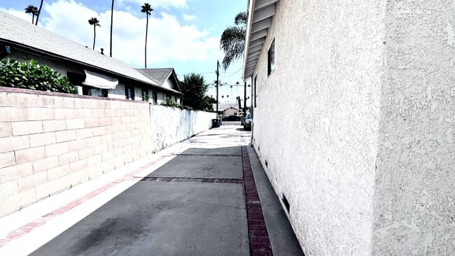 Building Photo - Charming Newly Renovated 1-Bedroom Home in...