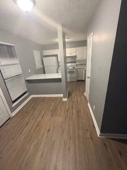 Building Photo - 3637 Castle Ridge Rd