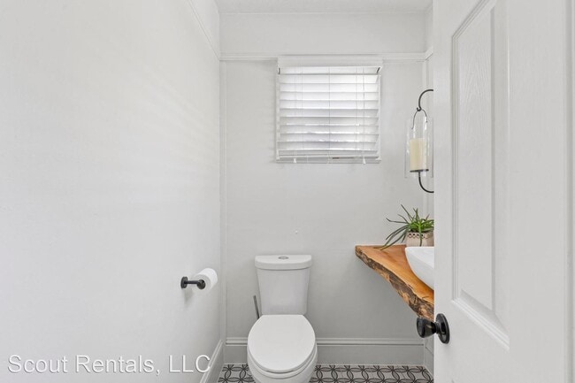 Building Photo - 3 br, 1.5 bath House - 4936 NE Rodney Ave