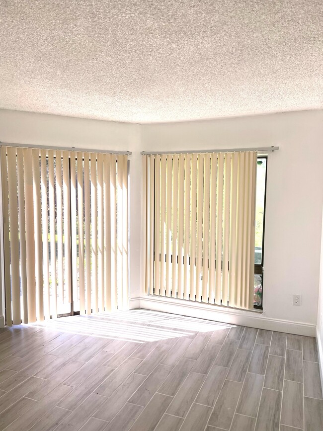 Building Photo - 4364 Aqua Vista Dr