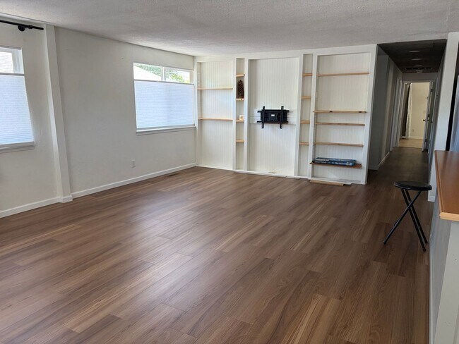 Building Photo - 210 Rawhide Way