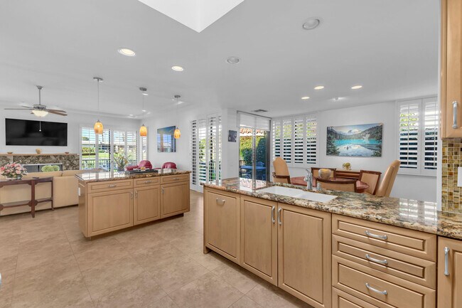 Building Photo - 10 Colgate Dr