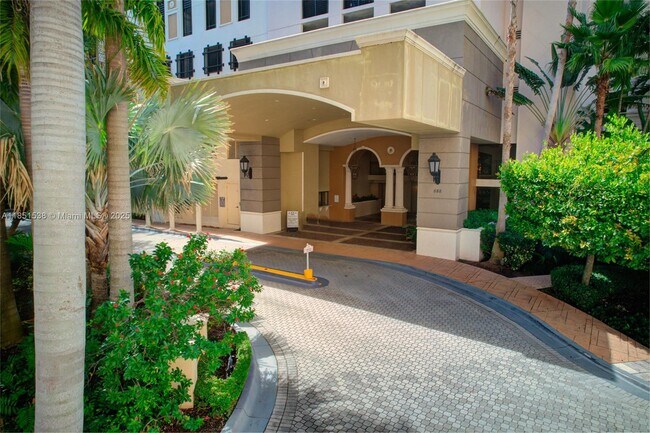 Building Photo - 888 Douglas Rd