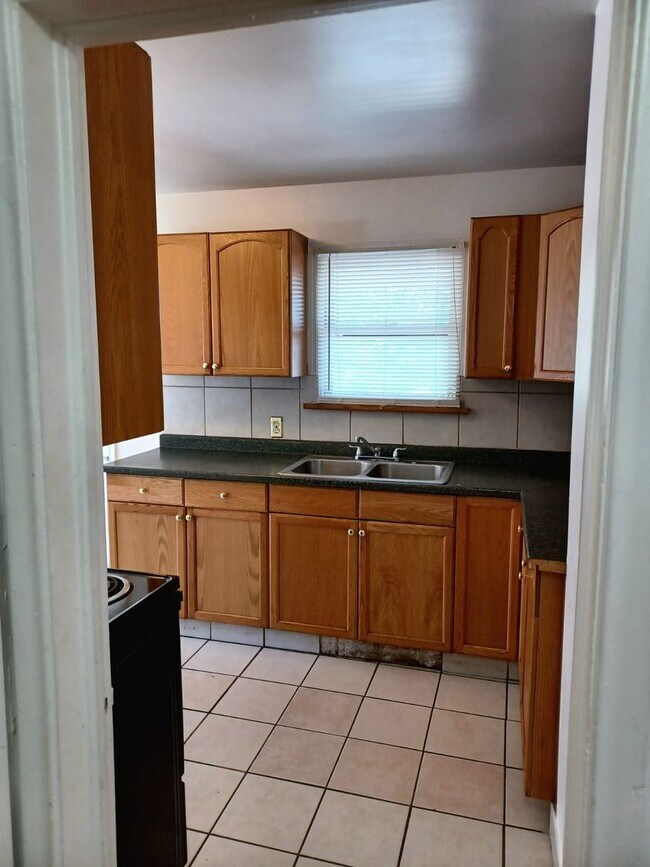 Building Photo - 1300 E Duplex