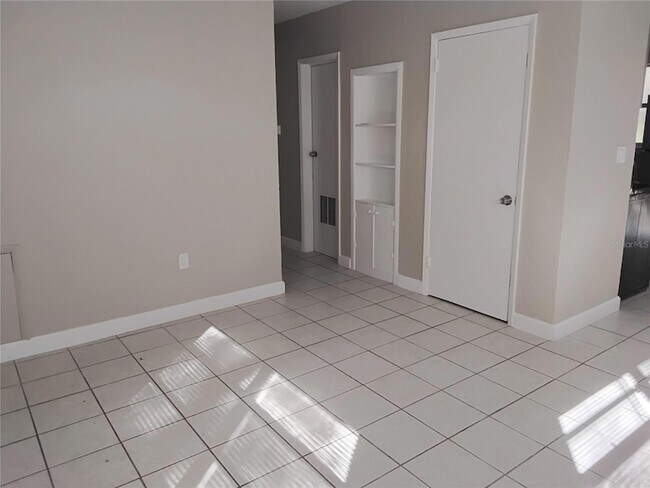 Building Photo - 327 Barbara Cir