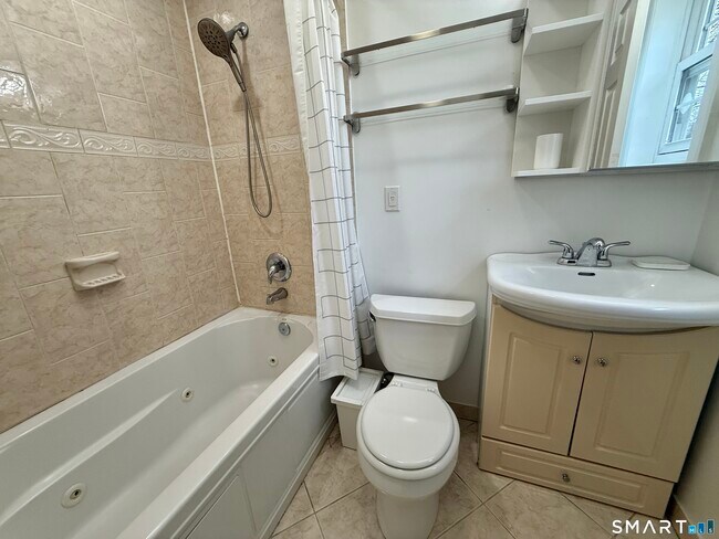 Building Photo - 70 Renwick Pl