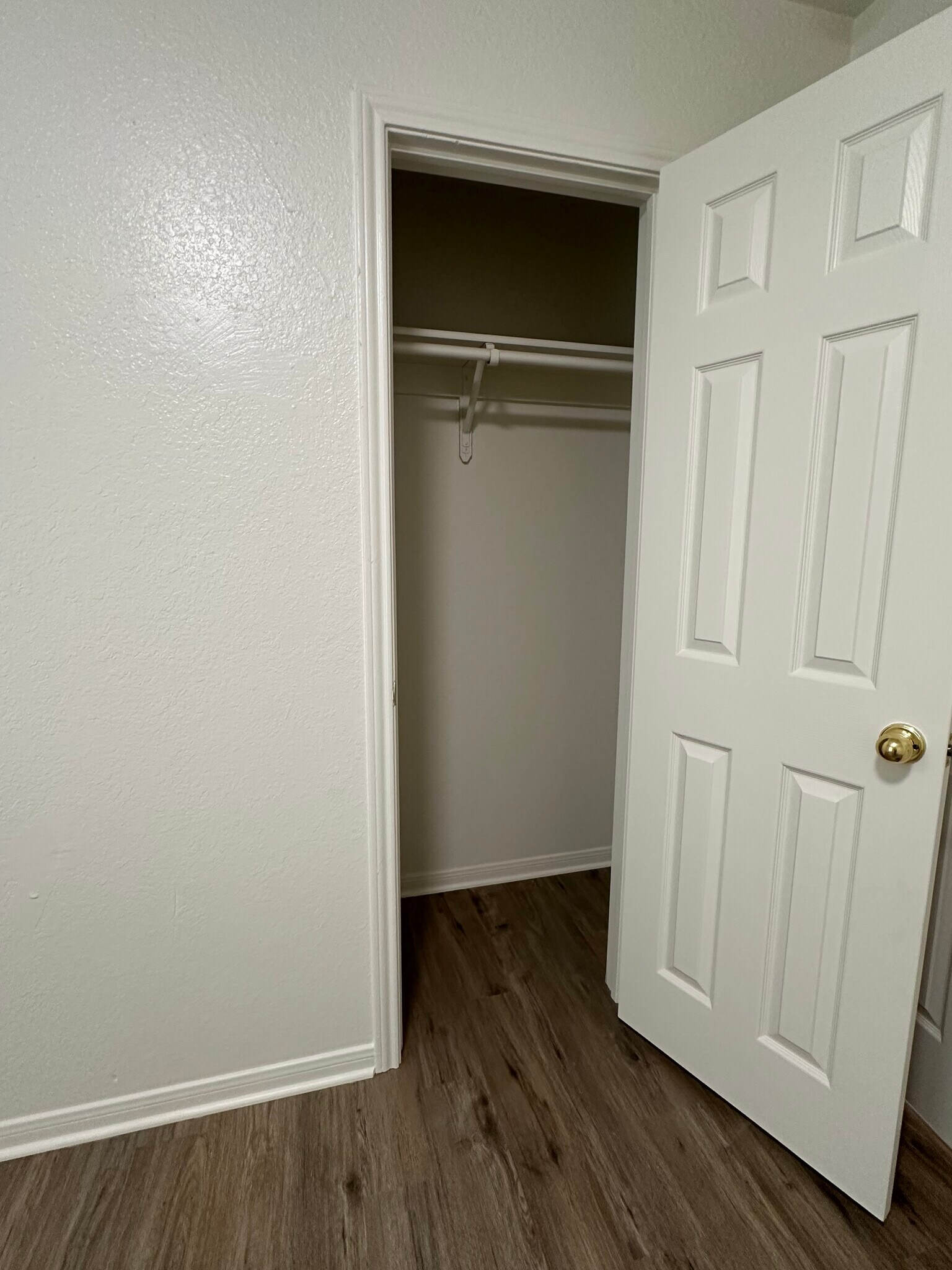 Building Photo - 401 Topeka Ct