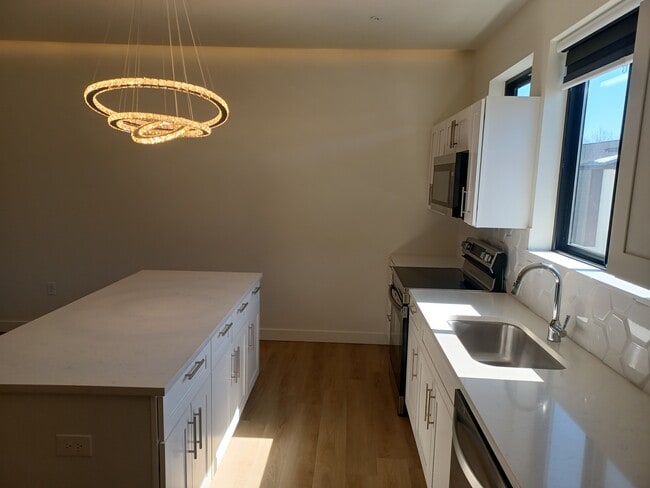 Building Photo - 3215 Fairfax St