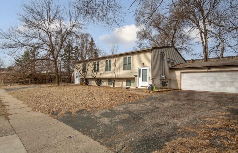 Building Photo - 3828 W 108th St