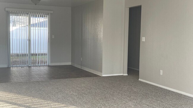 Building Photo - 3049 N Linda Vista Ln