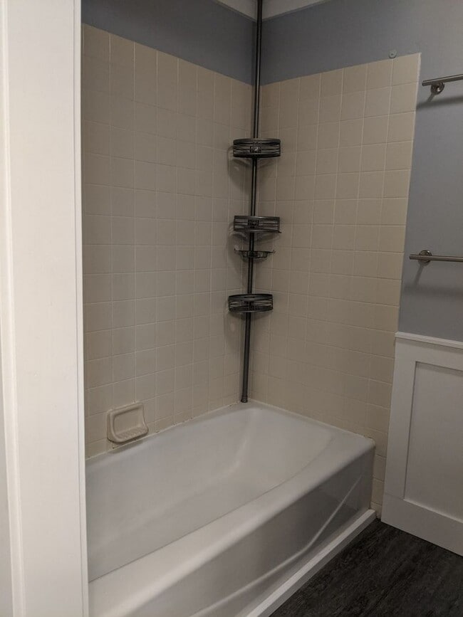 Building Photo - Cute 3 Bedroom Condo