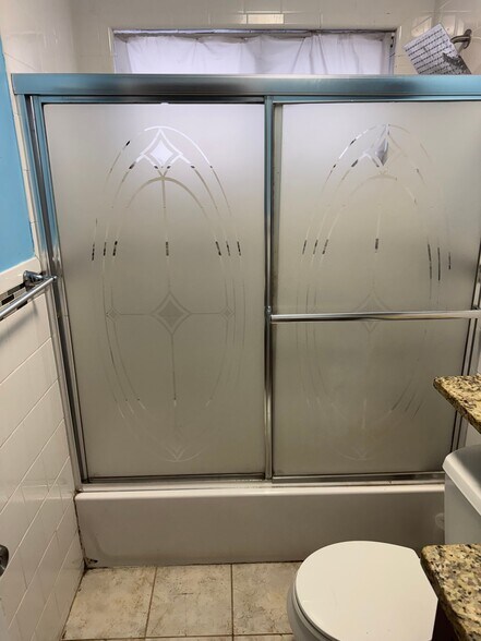 Building Photo - 16 Shrewsbury Green Dr