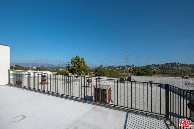 Building Photo - 2412 Eads St