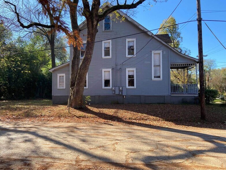 Building Photo - 601 S Fredonia St