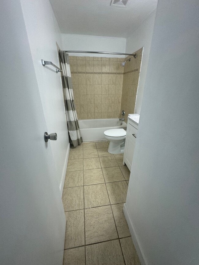 Building Photo - Spacious 3-Bedroom, 2.5-Bathroom Condo – P...