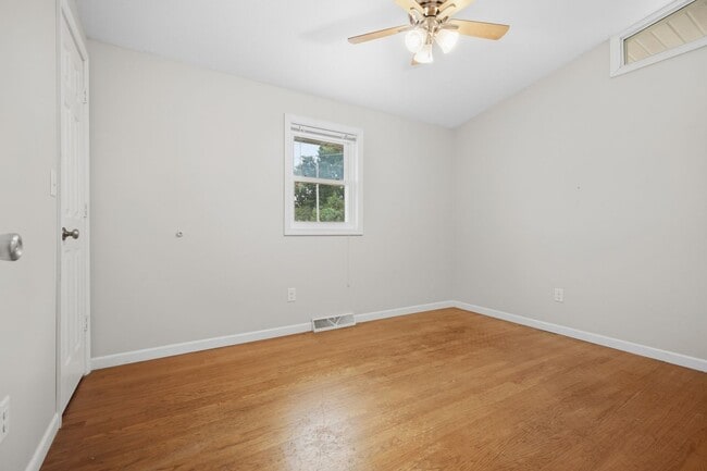 Building Photo - 2309 Anderson Ave