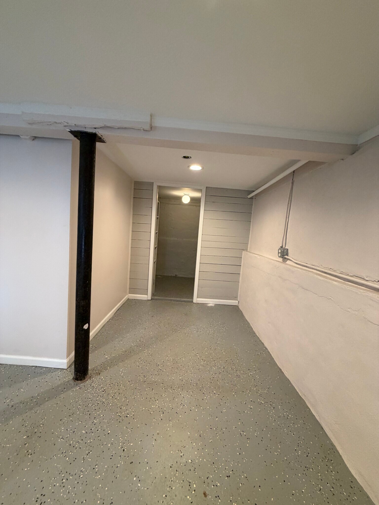 Building Photo - 4123 N Narragansett Ave