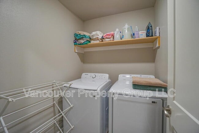 Building Photo - 2429 NE 54th St
