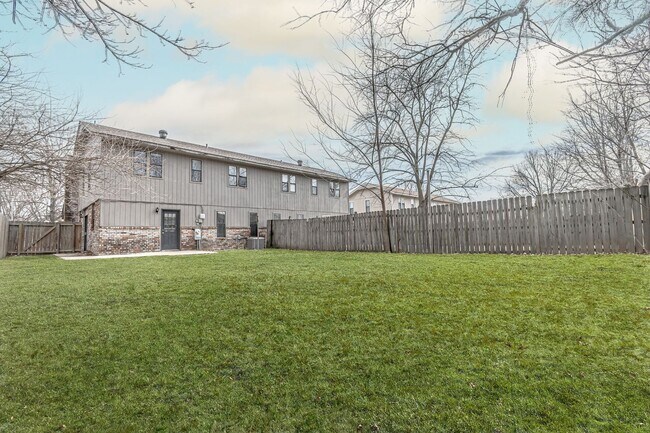 Building Photo - Newly Renovated Duplex! Rare!