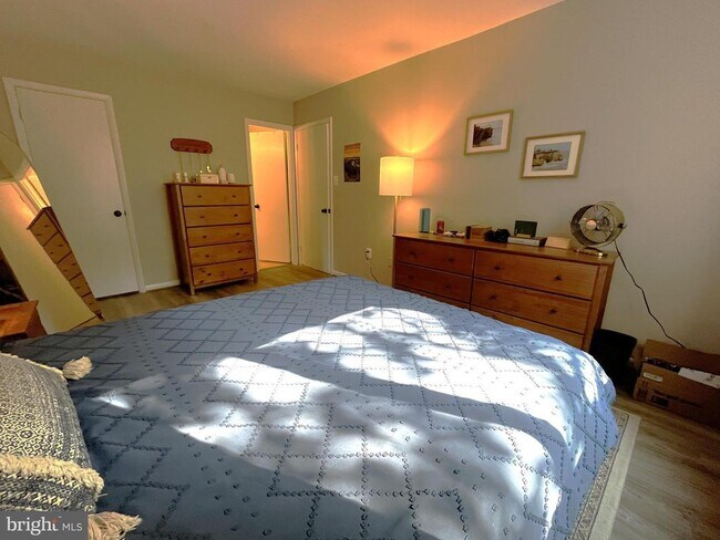Building Photo - 10673 Spring Oak Ct
