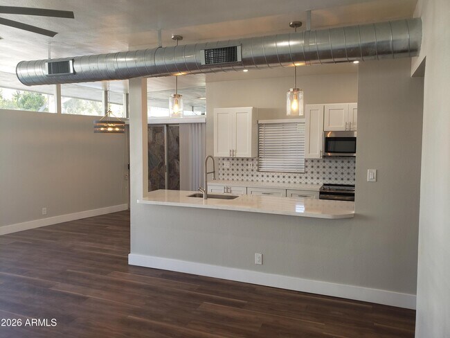 Building Photo - 301 W Medlock Dr