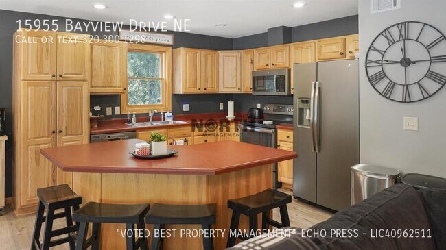 Building Photo - 15955 Bayview Dr NE