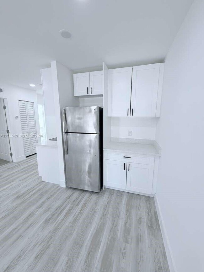 Building Photo - 134 SW 14th Ave