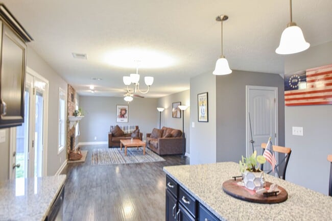 Building Photo - Pet Friendly Four Bedroom!