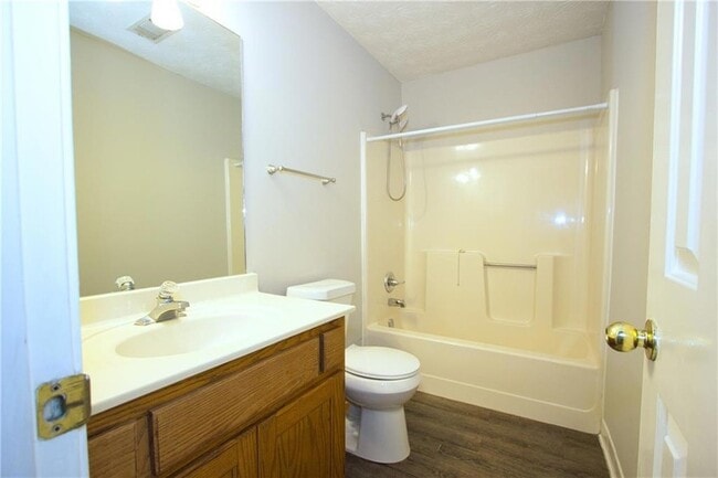 Building Photo - 2421 Sherrie Ln SW