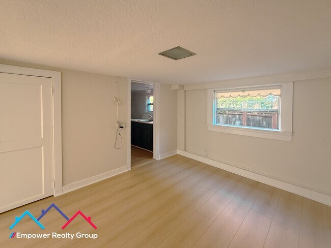 Building Photo - 2620 Santa Clara Ave