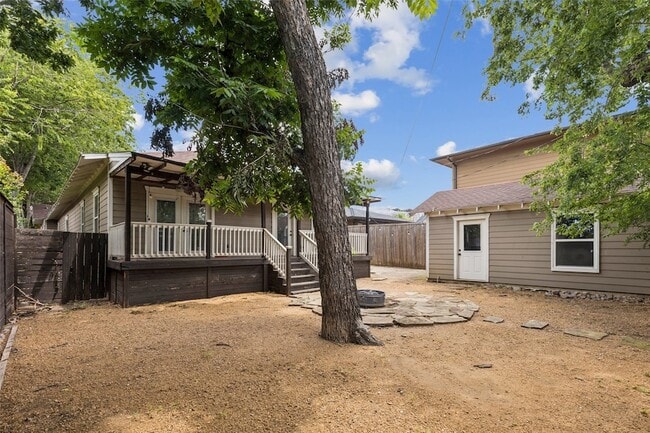 Building Photo - 5628 Goodwin Ave