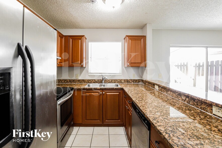 Building Photo - 3085 Lighthouse Pl